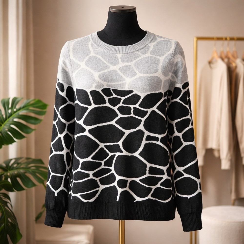 Talbots Petites Womens PL Giraffe Print Long Sleeve Crew Neck Sweater Monochrome